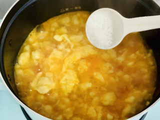 15、西红柿面疙瘩,加入适量的盐调味。