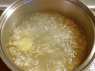 8、紫菜虾皮汤,煮开