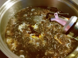 13、紫菜虾皮汤,淋上芝麻油  