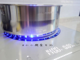 8、玉米排骨汤,	按到汤粥键水煮开