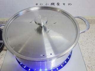 9、玉米排骨汤,煮开后转小火熬30分钟