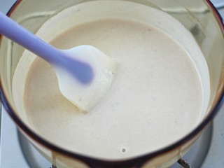 8、奶油蘑菇浓汤,搅拌均匀