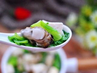 17、海蛎子豆腐青菜汤,吃上一口超满足，真的是鲜掉眉毛木有人管哟。