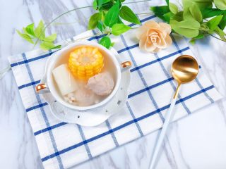 13、玉米山药薏仁猪骨汤,装碗