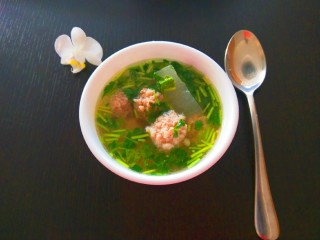 1、东瓜汆丸子,冬瓜汆丸子。