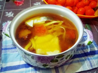 13、鲜美巴沙鱼汤,鲜美的巴沙鱼汤端上餐桌。