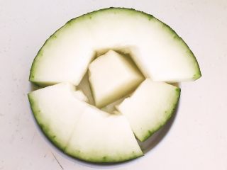 1、清炖冬瓜牛肉丸,冬瓜一块