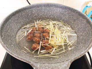 12、清炖冬瓜牛肉丸,加入牛肉丸