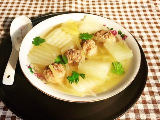 19、清炖冬瓜牛肉丸,加入香菜叶点缀一下就可以吃了