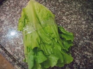 7、猪杂汤米线,准备一颗生菜????