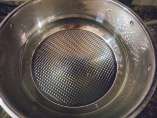 12、猪杂汤米线,冷水下锅煮开