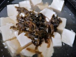 11、海带豆腐汤,烧开后放入海带