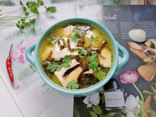 15、海带豆腐汤,拍上成品图，一道美味又营养的海带豆腐汤就完成了。
