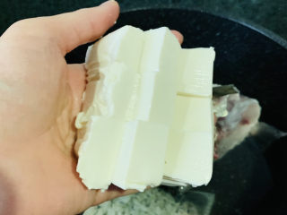 9、豆腐鱼头汤,加豆腐