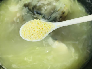 15、豆腐鱼头汤,加鸡精