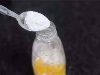 5、解救不会调面糊的你——懒人式煎饼,加入两茶匙的白砂糖