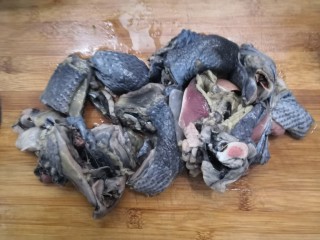 5、虫草花乌鸡汤,乌鸡，剁成小块