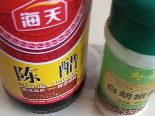 2、双色豆腐粉丝汤,准备原料