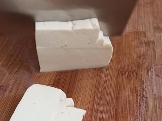 4、双色豆腐粉丝汤,豆腐切丁