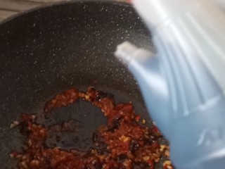 12、双色豆腐粉丝汤,加生抽翻炒