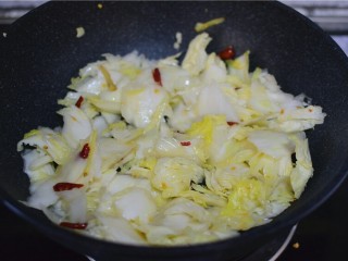8、醋溜白菜,炒一分钟