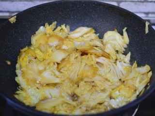 11、醋溜白菜,炒匀即可