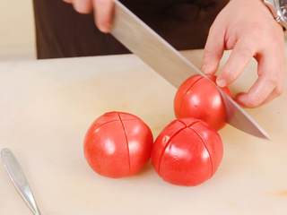 1、茄汁意面,番茄十字花刀