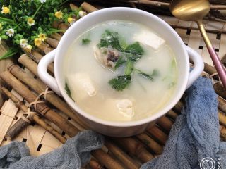 15、豆腐鱼头汤,味道不错！很鲜甜！