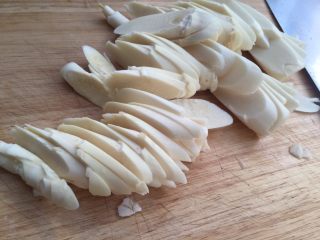 9、清汁鸡汤,斜刀切片