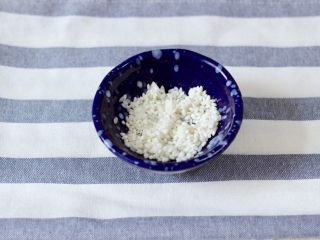 5、核桃红枣露,糯米和粳米冲洗干净。