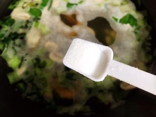 17、青菜口蘑虾干汤,加一小勺细盐