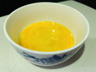 5、紫菜虾皮汤,鸡蛋先打散；