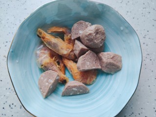 6、白菜豆腐汤,牛肉丸一分为四切开