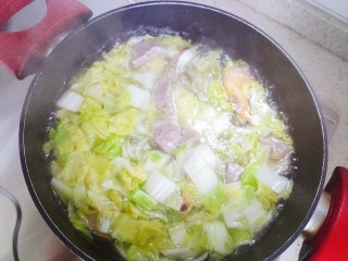 12、白菜豆腐汤,中大火煮两分钟