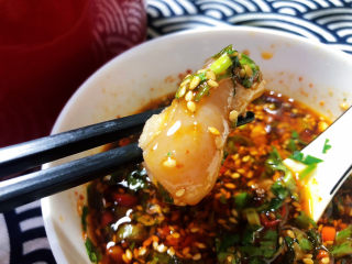 39、黄豆猪脚汤➕白萝卜花生黄豆猪脚汤,猪蹄可以直接吃，软糯弹牙，或者蘸着蘸汁吃，酸辣开胃。这道汤，做法简单，满满的胶原蛋白，很适合小仙女们食用，喜欢的小伙伴们一起来试试吧????