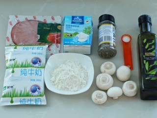 1、奶油蘑菇浓汤,准备好所需食材