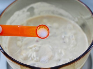 10、奶油蘑菇浓汤,调入适量的盐