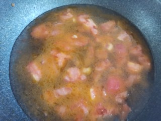 8、口蘑汤,加入适量的水大火煮开