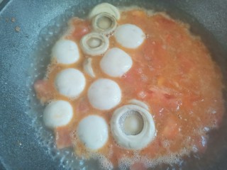 11、口蘑汤,水开下入口蘑继续煮