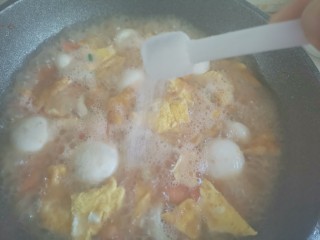 13、口蘑汤,加入适量的盐调味