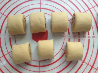 11、红糖馒头,切成大小一样的生坯