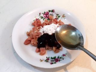 9、改良版 西湖牛肉羹,加入1勺料酒