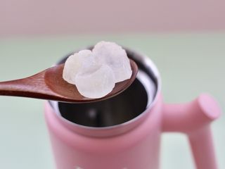 7、板栗小米糊,最后放入冰糖，也可以放白糖或是蜂蜜。