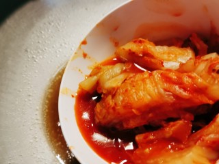 11、辣白菜豆腐汤,放入辣白菜