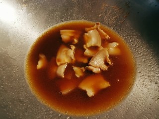 9、辣白菜豆腐汤,放入一碗清水煮