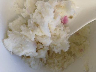 5、山药芙蓉汤,山药蒸熟后去皮，压成泥状。