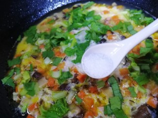 15、山药芙蓉汤,放半小勺盐入味。