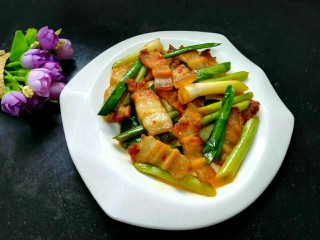 12、回锅肉,装盘，自己做回锅肉简单又美味，喜欢的亲试试把。