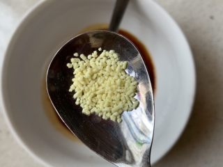 4、蚝油生菜,少许鸡精