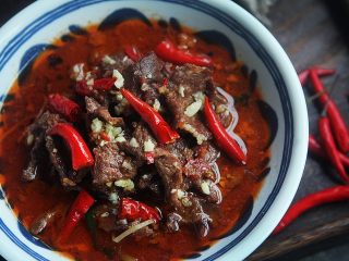 13、麻辣滑嫩的水煮牛肉,习惯性来张特写，诱惑下亲们的味觉。